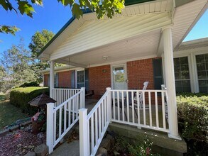 145 Ridgeway Dr W in Elizabethtown, KY - Foto de edificio - Building Photo