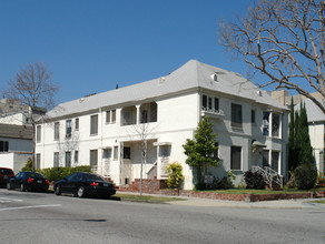 157-167 S Canon Dr in Beverly Hills, CA - Building Photo - Building Photo