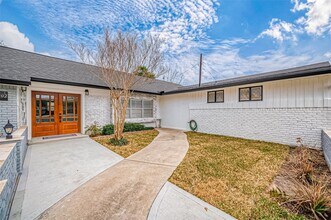 8002 Richmond Ave. in Houston, TX - Building Photo - Building Photo