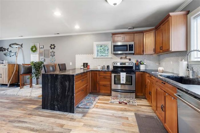 1854 Hillcrest Ave in Enumclaw, WA - Foto de edificio - Building Photo