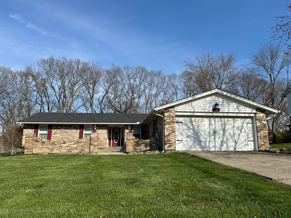 5684 Red Oak Dr in Fairfield, OH - Building Photo