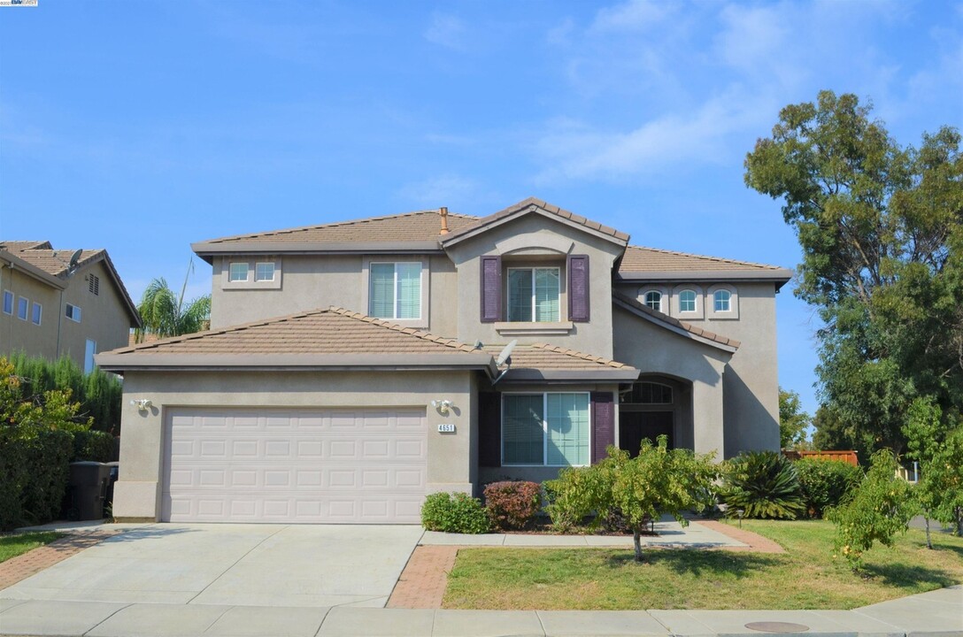 4651 Whirlaway Ln in Tracy, CA - Building Photo