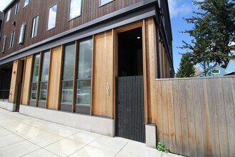 1611 N Rosa Parks Way in Portland, OR - Building Photo - Building Photo