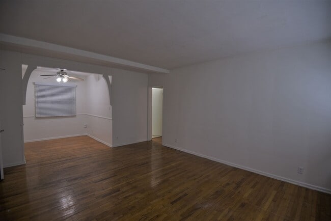 14830 Dickens St in Los Angeles, CA - Building Photo - Building Photo