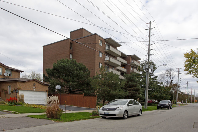 1045 Enola Ave in Mississauga, ON - Building Photo - Building Photo