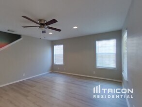 7827 Hedrick Farm in San Antonio, TX - Building Photo - Building Photo