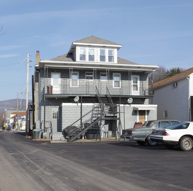 137 Main St in Shickshinny, PA - Foto de edificio - Building Photo