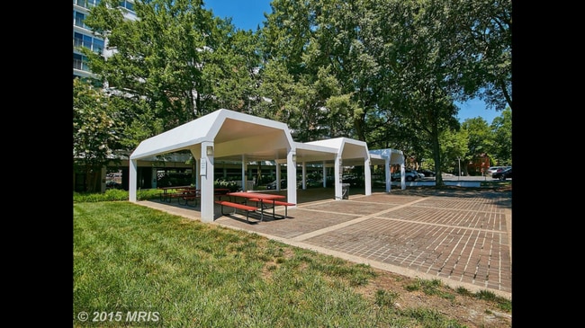 property at 700 7th St SW