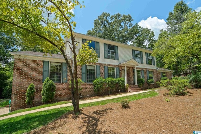 property at 3553 Hampshire Dr