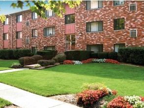 Edgewood Court in Pittsburgh, PA - Building Photo - Building Photo