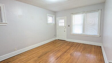 5044 Mardel Ave in St. Louis, MO - Foto de edificio - Building Photo