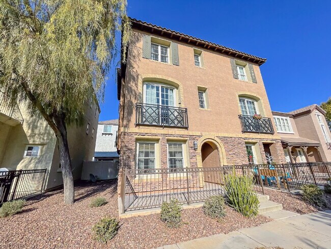 property at 1633 E Lowell Ave