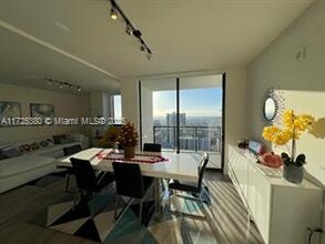 999 SW 1st Ave, Unit # 3012 in Miami, FL - Building Photo - Building Photo