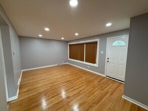 7807 S Laramie Ave in Burbank, IL - Building Photo - Building Photo
