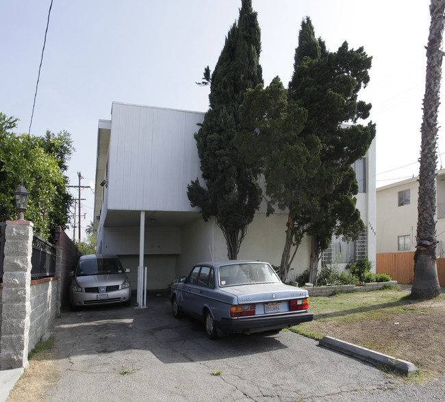 11415 Calvert St in North Hollywood, CA - Foto de edificio - Building Photo