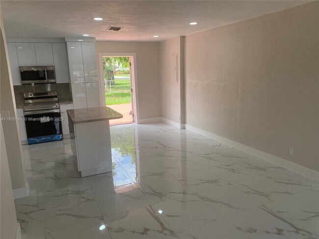 0000 SW 25th St in Miramar, FL - Building Photo - Building Photo