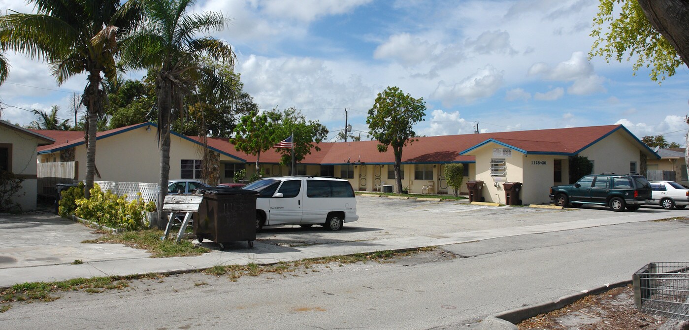 The Hollywood Royal in Hollywood, FL - Building Photo