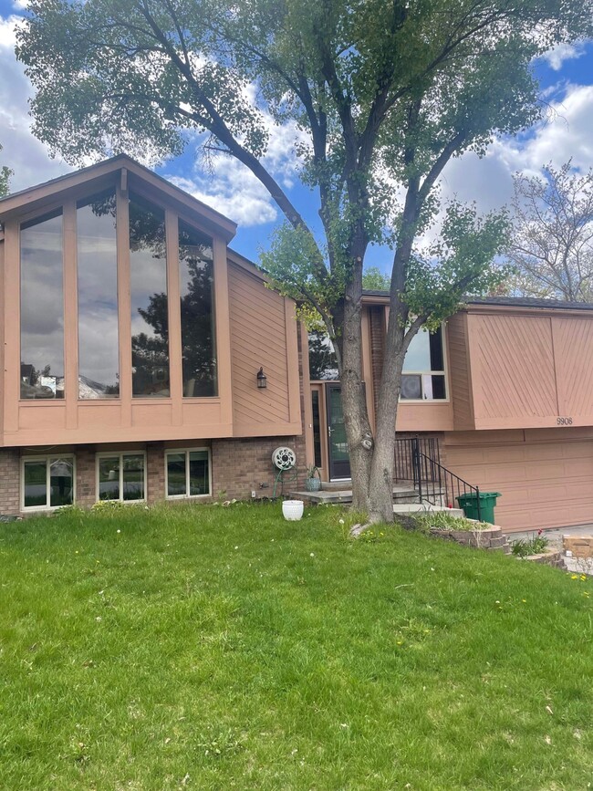 9908 S Falconhurst Dr, Unit Jacqueline in Sandy, UT - Foto de edificio - Building Photo