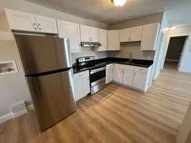 28 Bacon St in Biddeford, ME - Building Photo