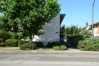 1528 S Claremont St in San Mateo, CA - Building Photo - Building Photo