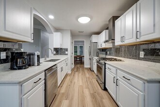 11006 Desert Springs Cir in Houston, TX - Building Photo - Building Photo