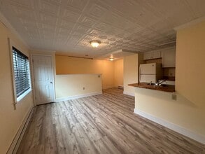 23 Ashuelot St in Winchester, NH - Building Photo - Building Photo