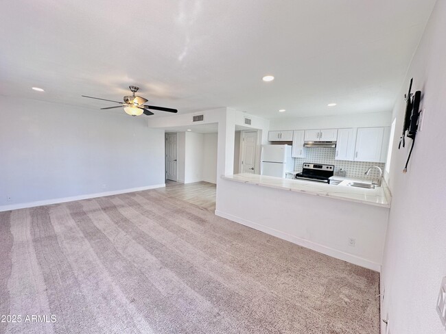 property at 4731 E Belleview St