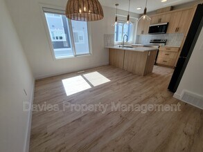 16335-16384 84 St NW in Edmonton, AB - Building Photo - Building Photo