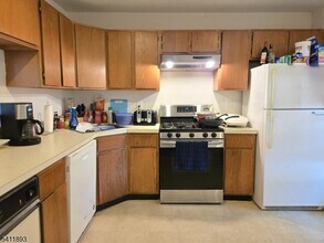 27 Woodward Ln in Bernards, NJ - Building Photo - Building Photo