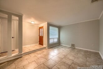 7733 Dry Canyon Trail in Live Oak, TX - Foto de edificio - Building Photo