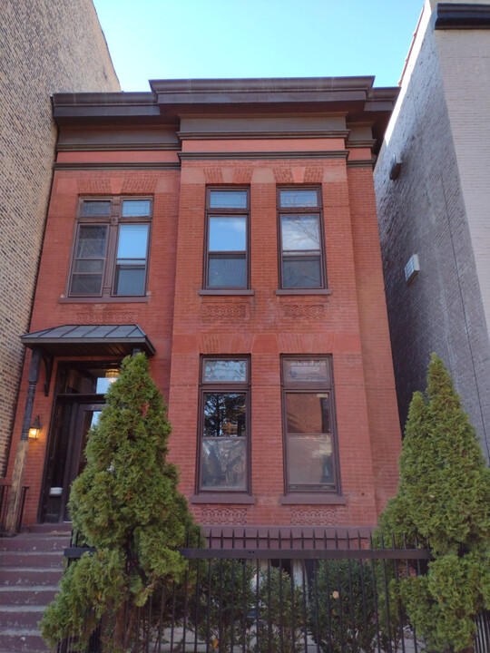 2250 N Cleveland Ave in Chicago, IL - Building Photo