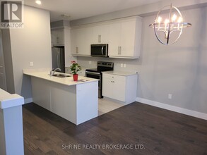 2070 Meadowgate Blvd in London, ON - Building Photo - Building Photo