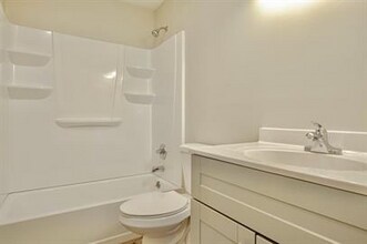 240 Harmon Ave in Panama City, FL - Building Photo - Building Photo