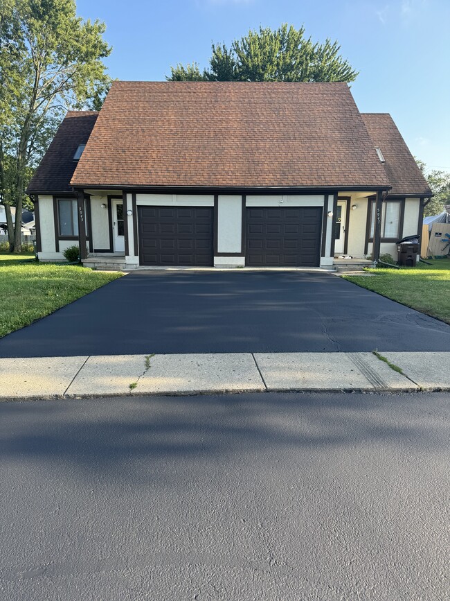 property at 5945 Red Oak Dr