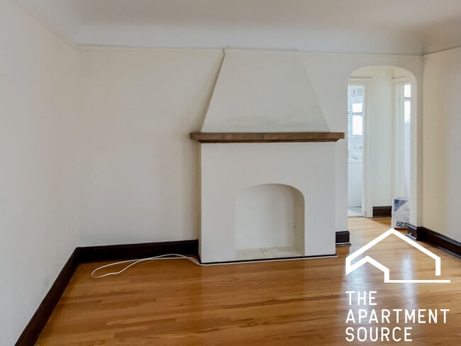 property at 2617 W Berwyn Ave