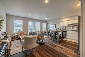 14th St Townhomes in East Wenatchee, WA - Foto de edificio - Building Photo