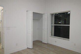 16223 Emerald Cove Rd in Weston, FL - Building Photo - Building Photo
