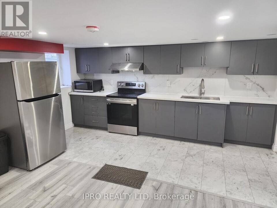 153 Woodhaven Rd in Kitchener, ON - Building Photo