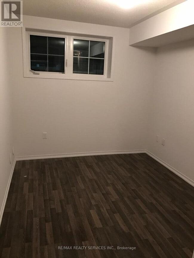 2500 Post Rd in Oakville, ON - Building Photo - Building Photo