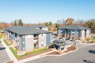 Eleven25 in Lynchburg, VA - Foto de edificio - Building Photo