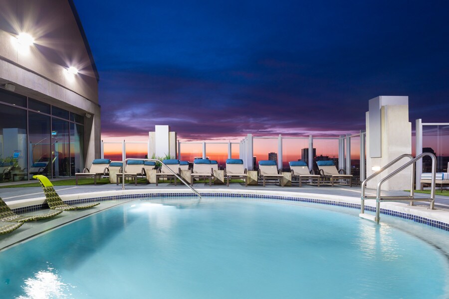 SkyHouse River Oaks Apartments in Houston, TX - Building Photo