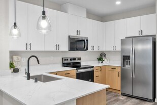 15613 Admiralty Way in Lynnwood, WA - Building Photo