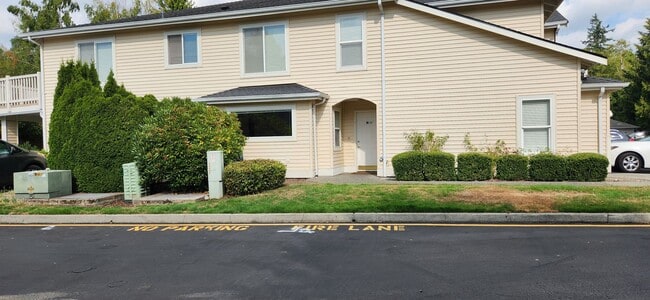725 115th St SW in Everett, WA - Foto de edificio - Building Photo