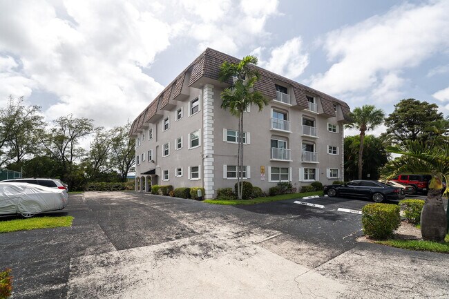 5951 NE 14th Ln in Fort Lauderdale, FL - Building Photo - Building Photo