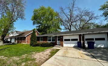 2871 S Broadway in Green Bay, WI - Building Photo - Building Photo