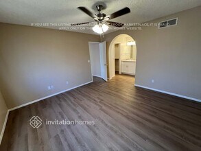 2210 W Utopia Rd in Phoenix, AZ - Foto de edificio - Building Photo