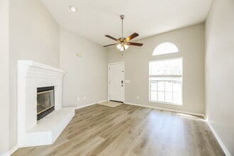 605 Staffordshire Dr E in Jacksonville, FL - Building Photo - Building Photo