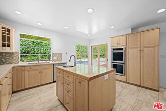 435 Dalehurst Ave in Los Angeles, CA - Building Photo - Building Photo