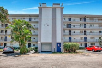 8720 N Sherman Cir in Miramar, FL - Building Photo - Building Photo