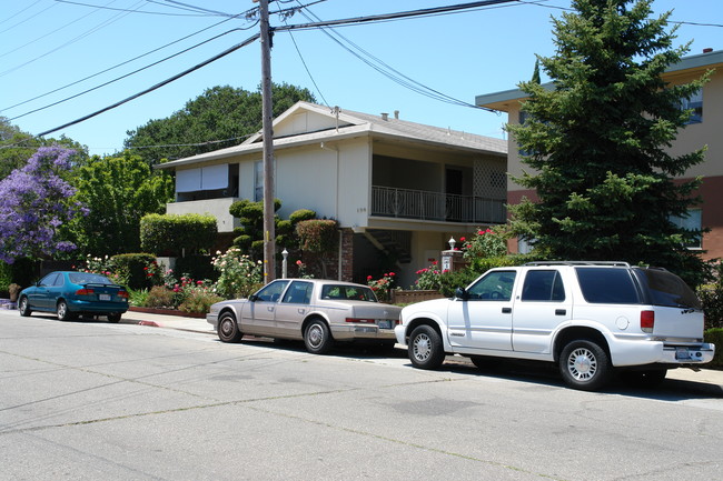 134 Hobart Ave in San Mateo, CA - Building Photo - Building Photo